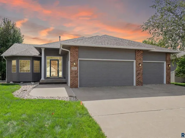 711 W Laquinta St, Sioux Falls, SD 57108