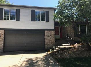 1547 Robincrest Ln, Lindenhurst, IL 60046