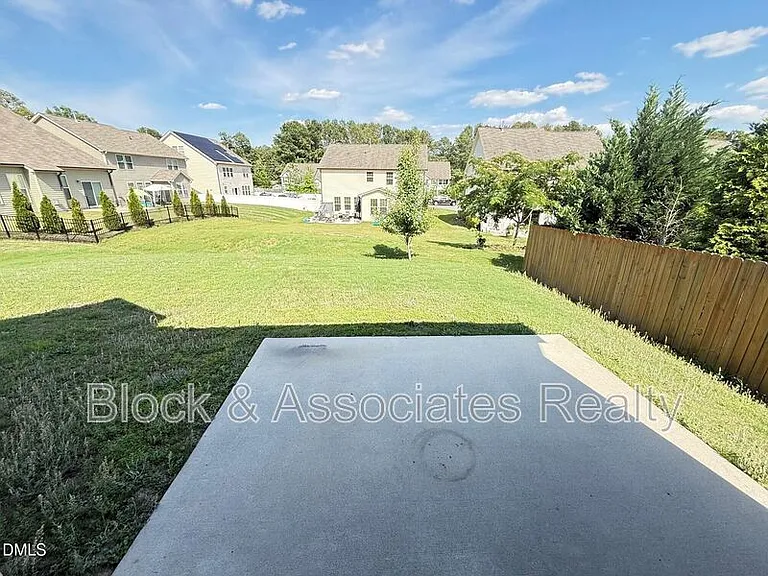 2433 Cedar Rock Dr — Photo 24