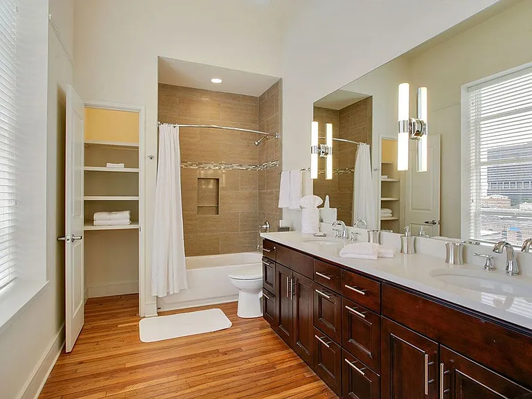 The Howard Luxury Apartments — Photo 64