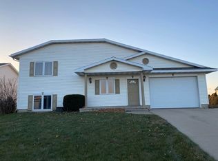 700 S 22nd St, Marion, IA 52302