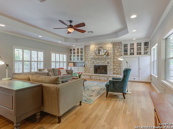 5th image of 562 Hunters Creek Dr