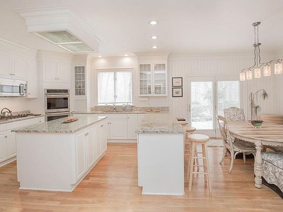 2nd image of 8535 Hickory Hill Dr