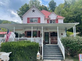 9 S Ralphs Rd, Garrett, KY 41630