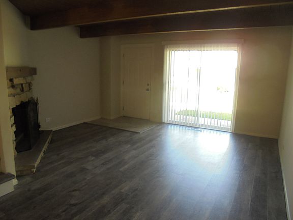 3rd image of 441 Meadow Green Ln