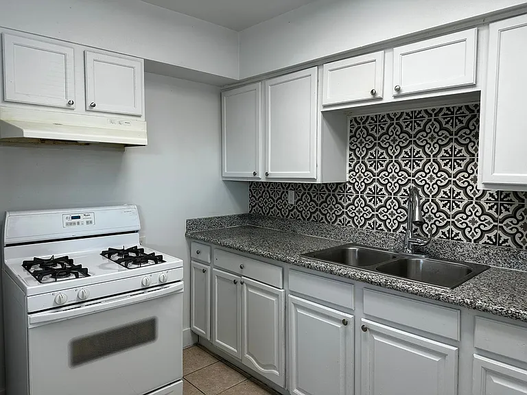 13913 N Palm St #11 — Photo 2