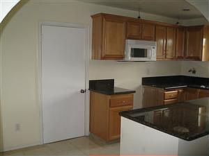 2nd image of 1657 E Jefferson Ave