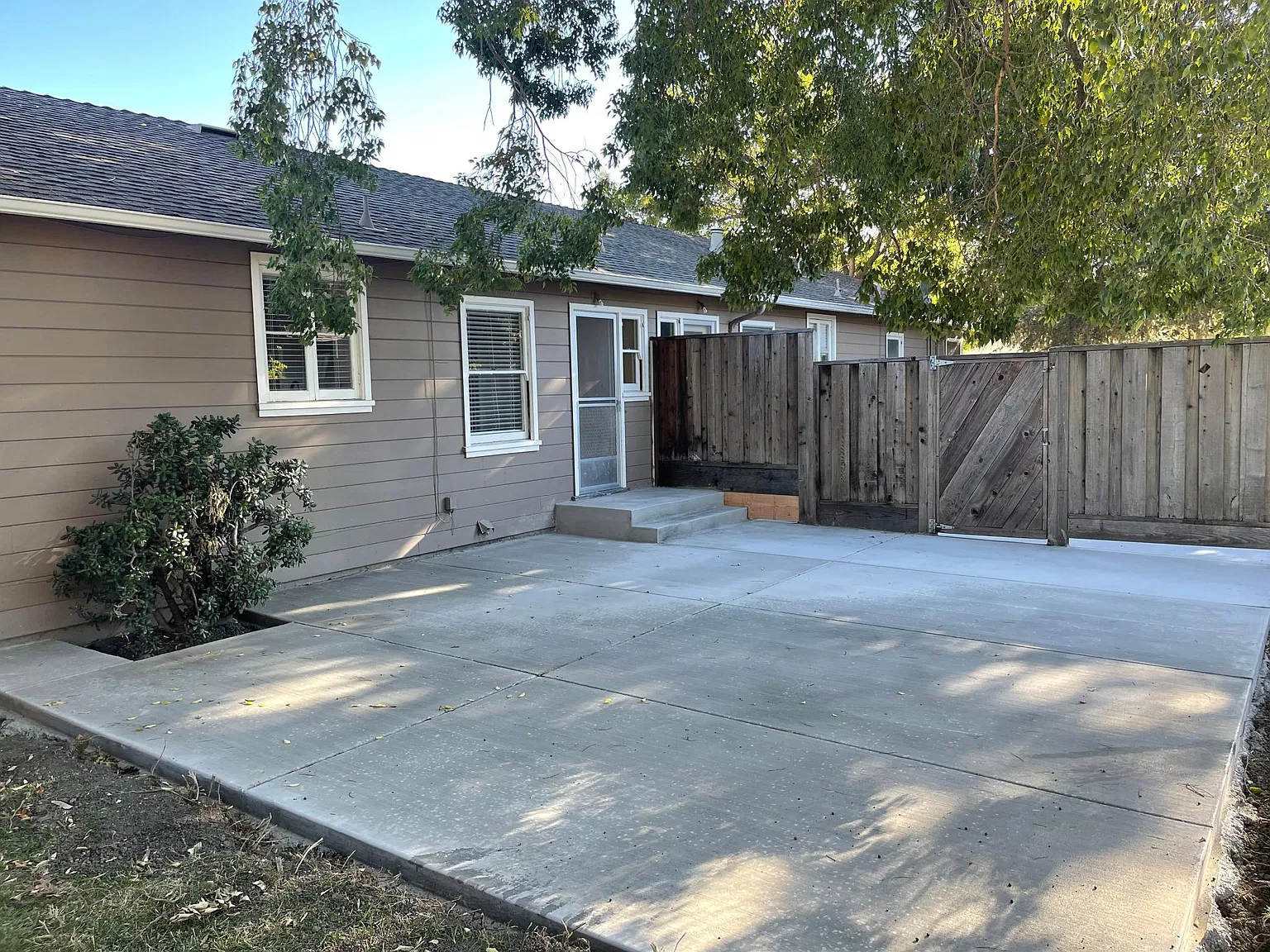 885 Poplar St — Photo 1