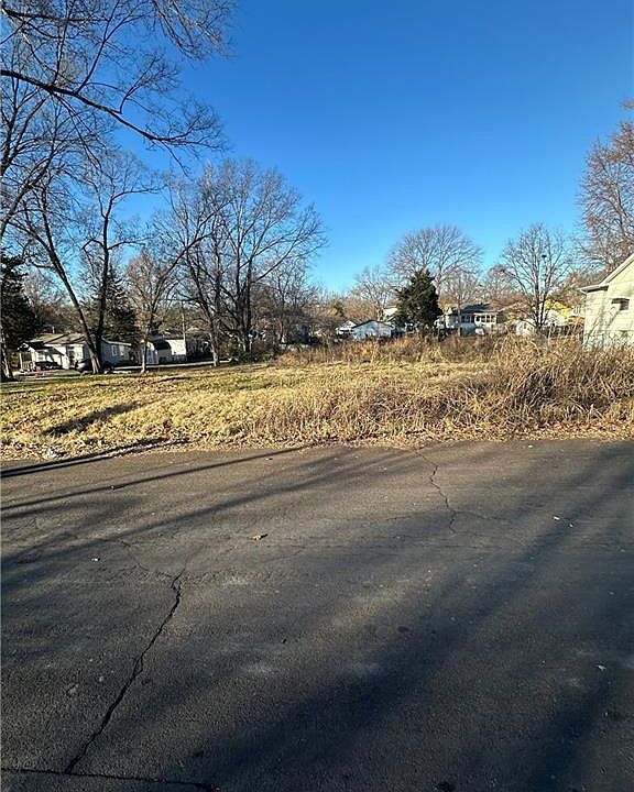 2nd image of 1912 S Hawthorne Ave