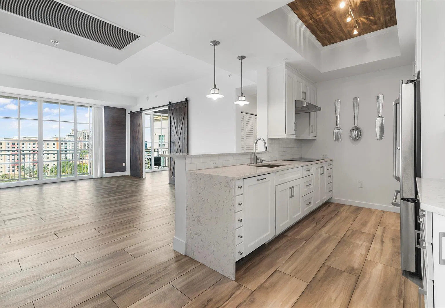 410 Evernia St — Photo 1