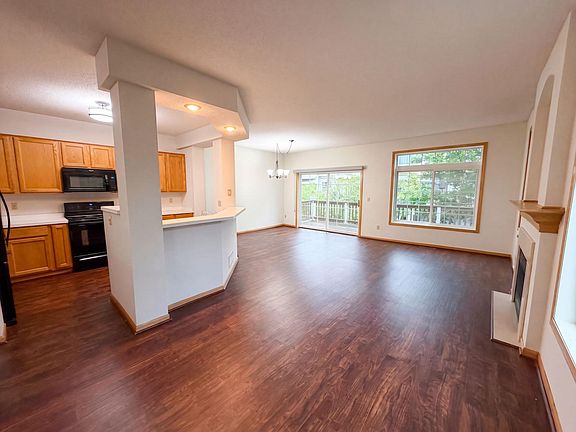 3rd image of 214 Christenson Way NE