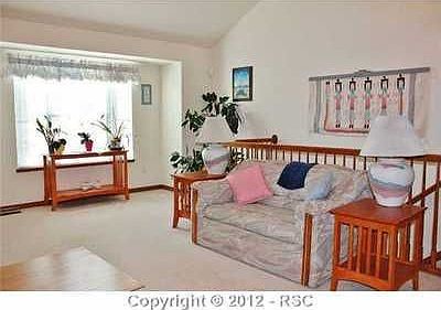 Open loft or convert to additional bedroom