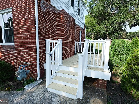 3rd image of 318 E Irvin Ave