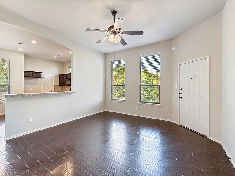339 Orbit Dr — Photo 3
