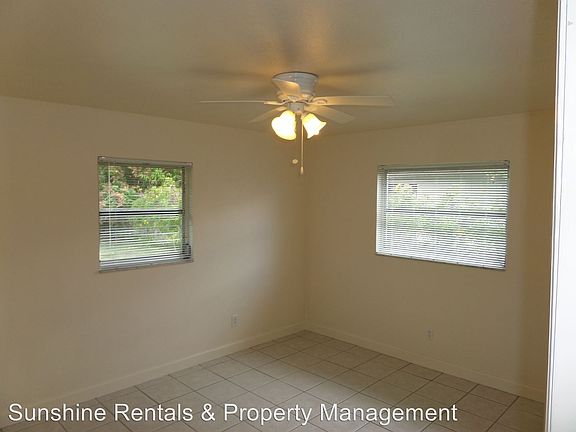 4th image of 118 NE 16th Pl