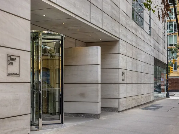 310 East 53rd Street image 14 of 14