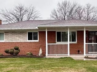 40835 Colony Dr, Sterling Heights, MI 48313