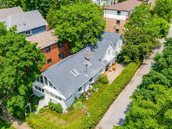17 Maclean Ave, Toronto, ON M4E 2Z8