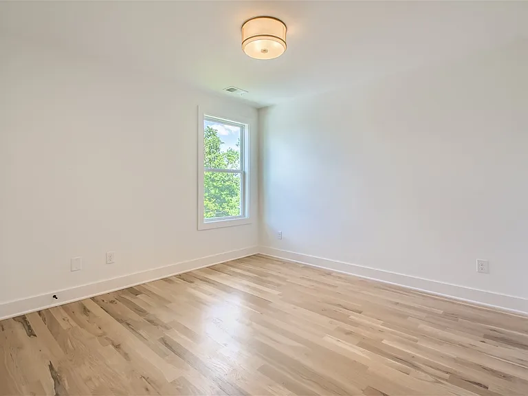 428B W Bend St — Photo 22