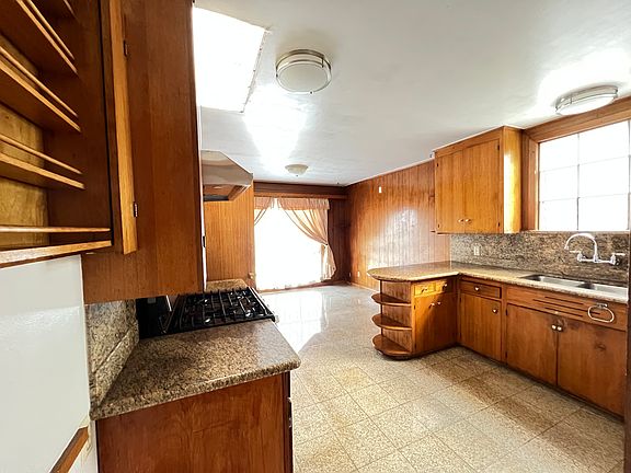 2nd image of 1736 Burrows St