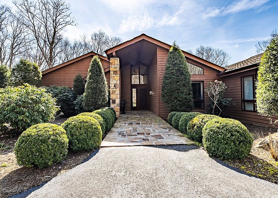 1st image of 1142 Vista Way