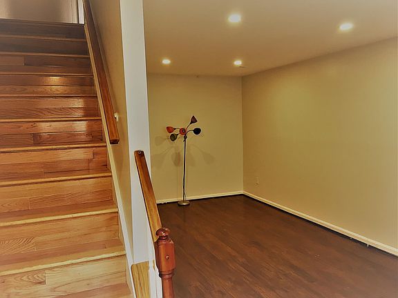 3rd image of 9512 Hagel Cir