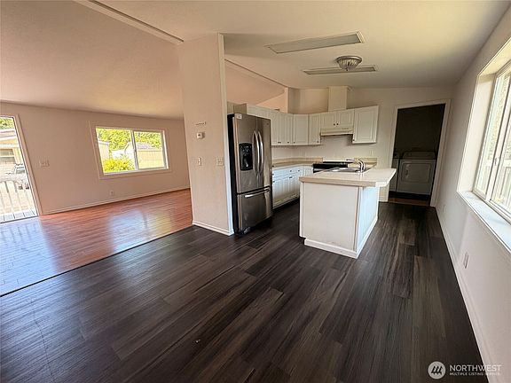 5th image of 201 W Oakview Avenue #24
