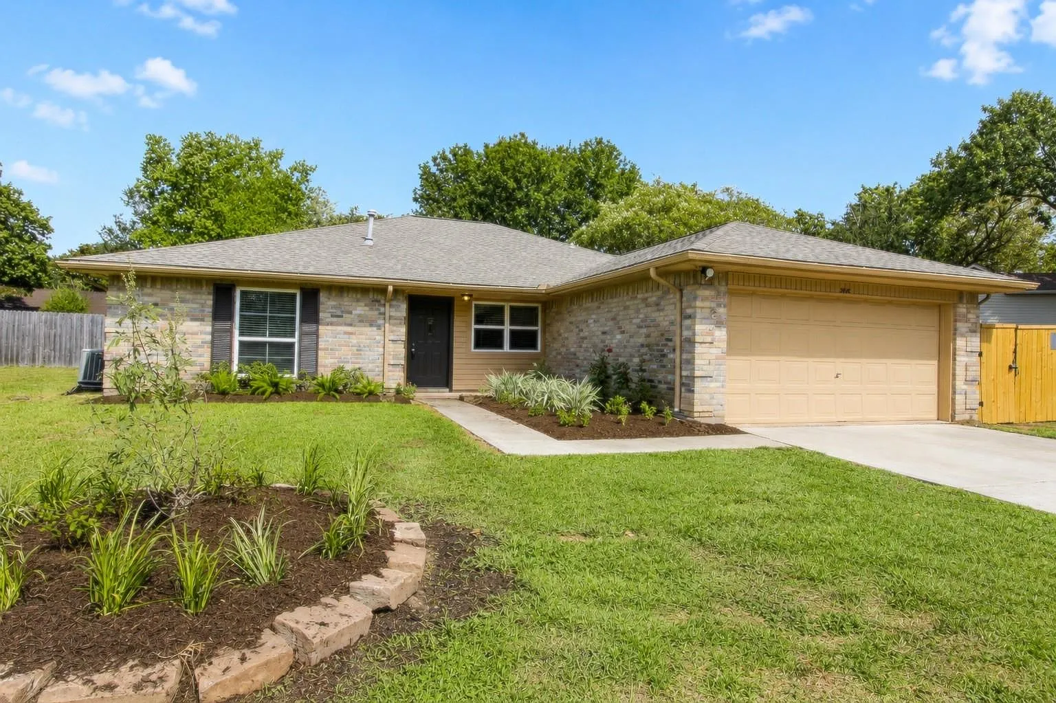 3 bed, 2.0 bath, 2004 sqft, $2,100 — Photo 1