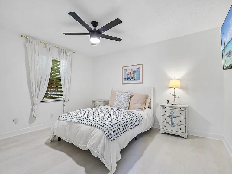 871 Highland Ave NW — Photo 9