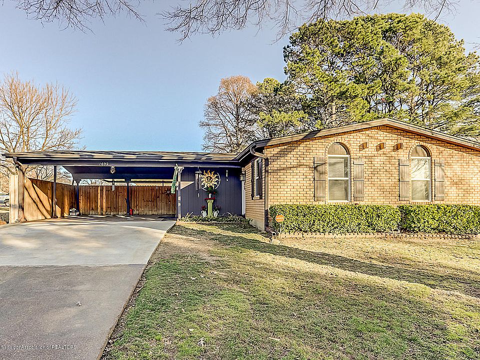 1st image of 7692 Southaven Cir W