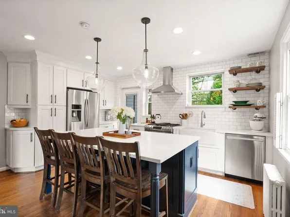 1001 Bashford Ln, Alexandria, VA 22314
