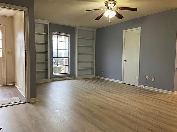 5th image of 104 Park Cir #B