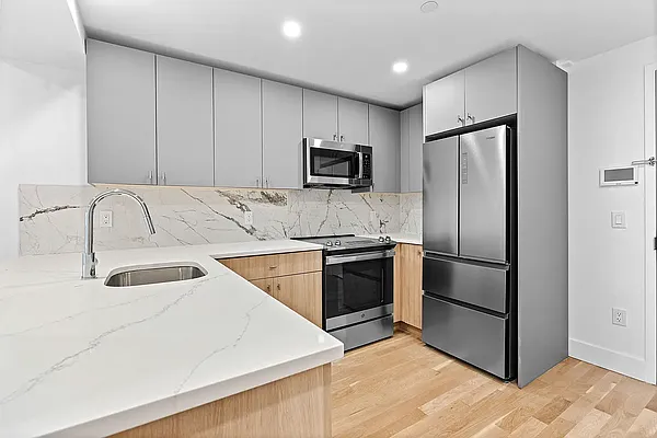 Rented by Leasing Management LLC | media 31