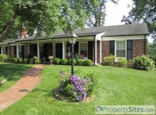 9 York Hills Dr, Saint Louis, MO 63144