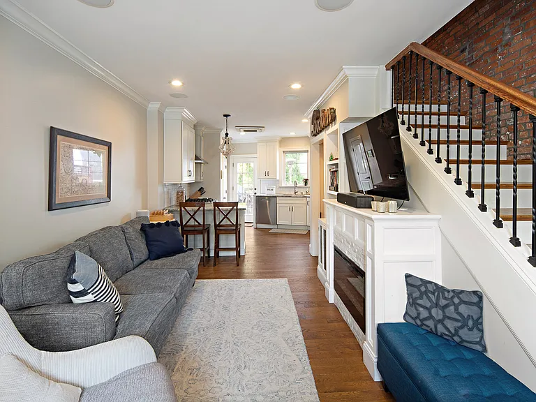 28 Emerson St — Photo 9