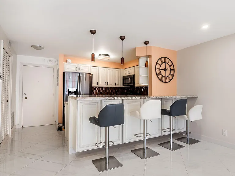 133 N Pompano Beach Blvd #204 — Photo 7