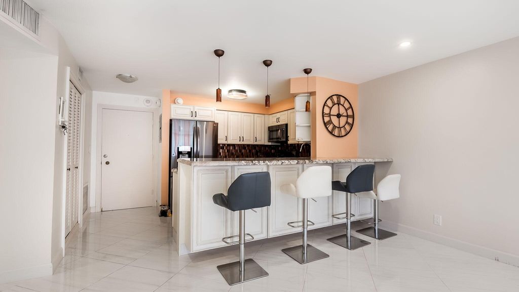 133 N Pompano Beach Boulevard #204, photo 7