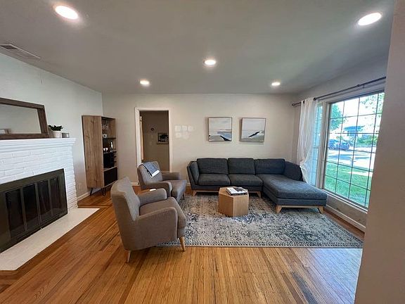 2nd image of 4324 Cabrillo Way