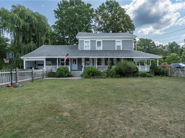 114 W Washington St, Sackets Harbor, NY 13685