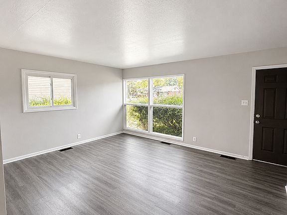 2nd image of 1118 Ebeling Dr