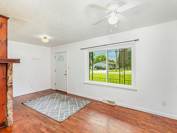 4th image of 82 Goodridge Dr