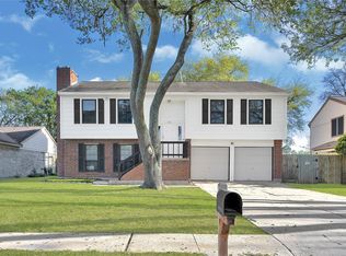 346 Lost Rock Dr, Webster, TX 77598