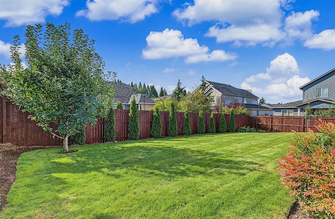 4 bed, 2.5 bath, 2185 sqft, $3,175 — Photo 4