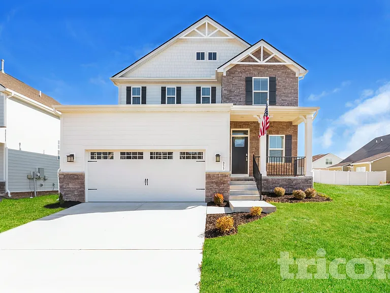 833 Dean Dr — Photo 1