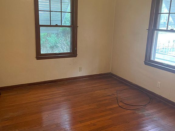 4th image of 2111 Catalpa Ave