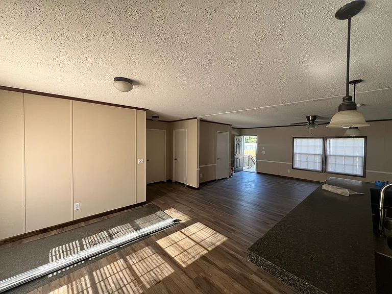 237 Hudson Rd — Photo 10