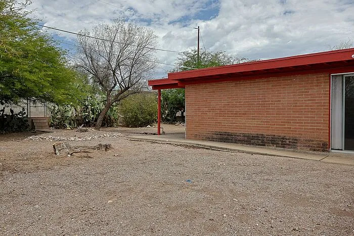 618 N Medford Dr — Photo 24