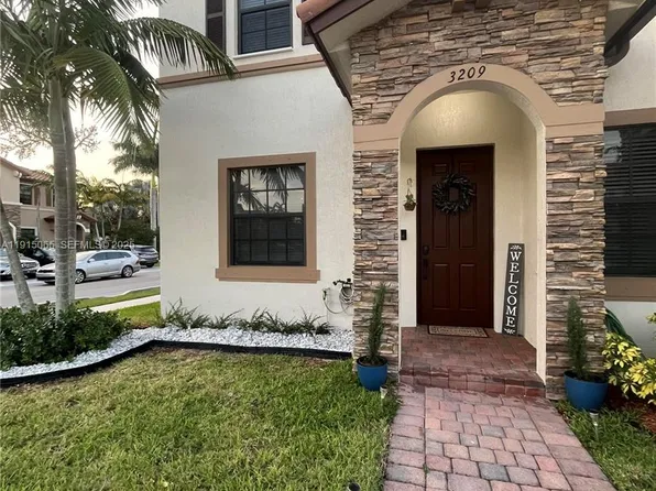 3209 SE 4th Ct, Homestead, FL 33033