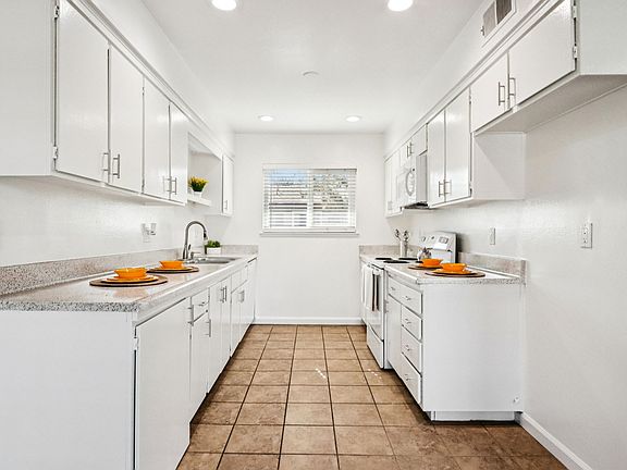 Kitchen Unit 12