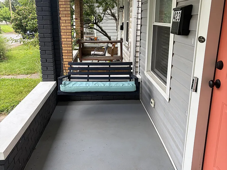 423 E Brandeis Ave — Photo 3